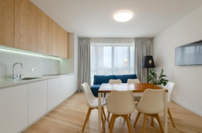 7435Two bedrooms cozy apartment in new building nearby with Railway Station